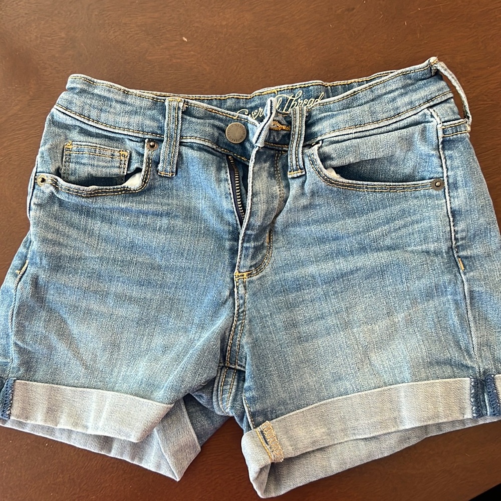 Universal Thread size 00 high rise midi shorts